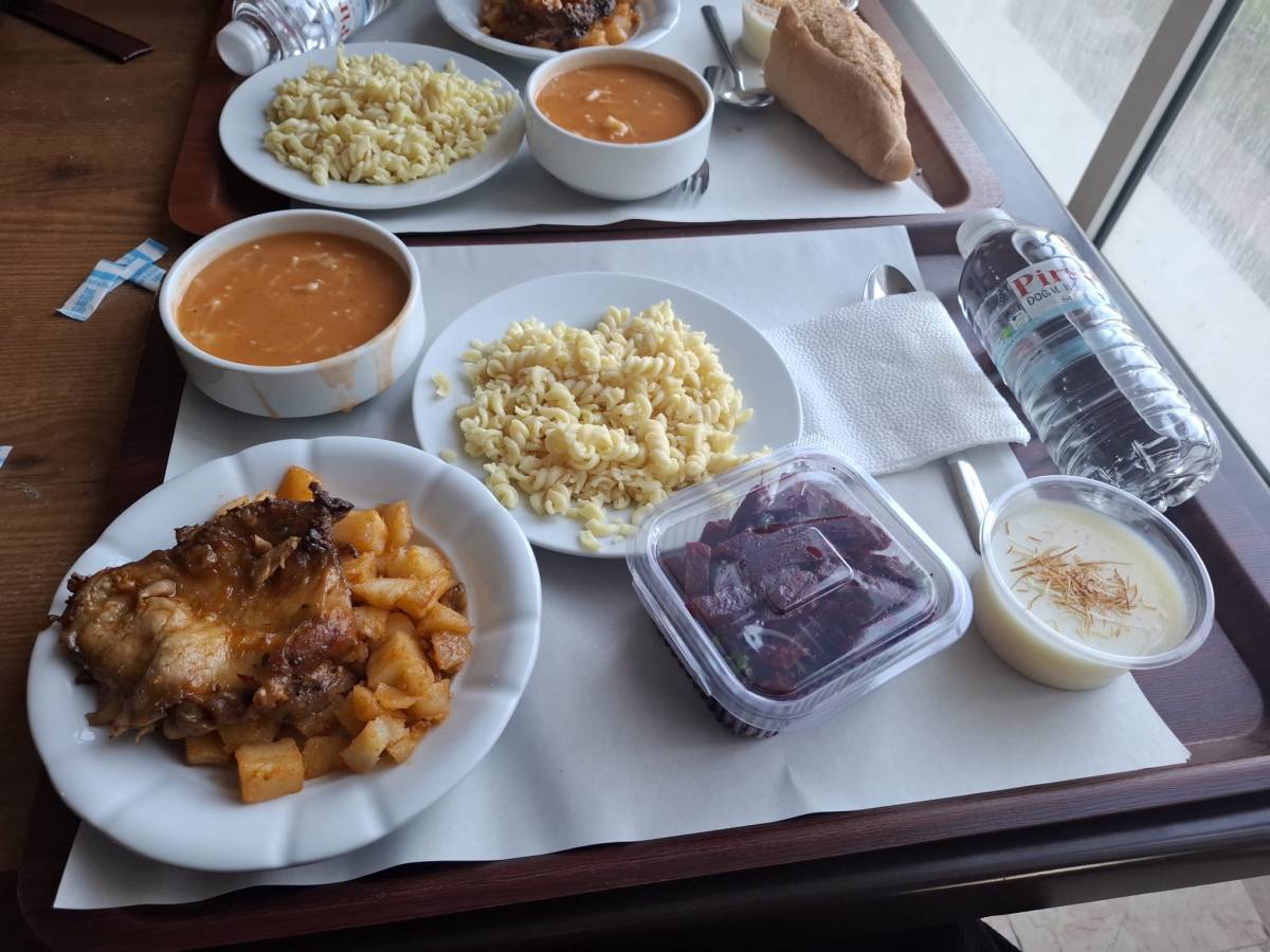 Kız öğrencilerden KYK Yurdu'ndaki yemeklere tepki