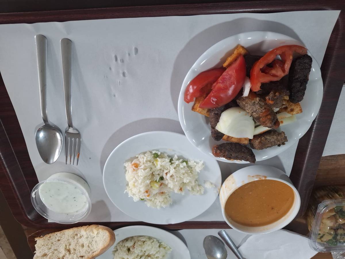 Kız öğrencilerden KYK Yurdu'ndaki yemeklere tepki