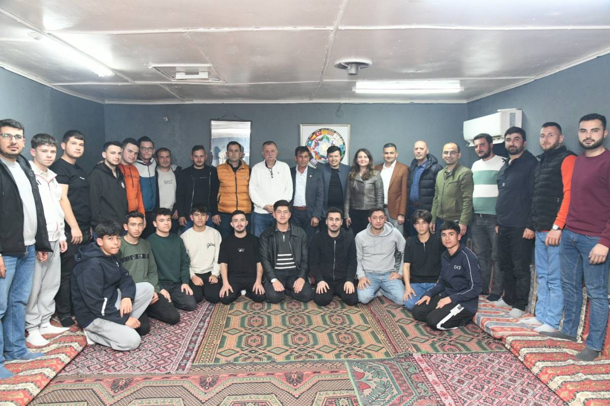 Başkan Balaban Akçaköy’de Gençlerle Buluştu