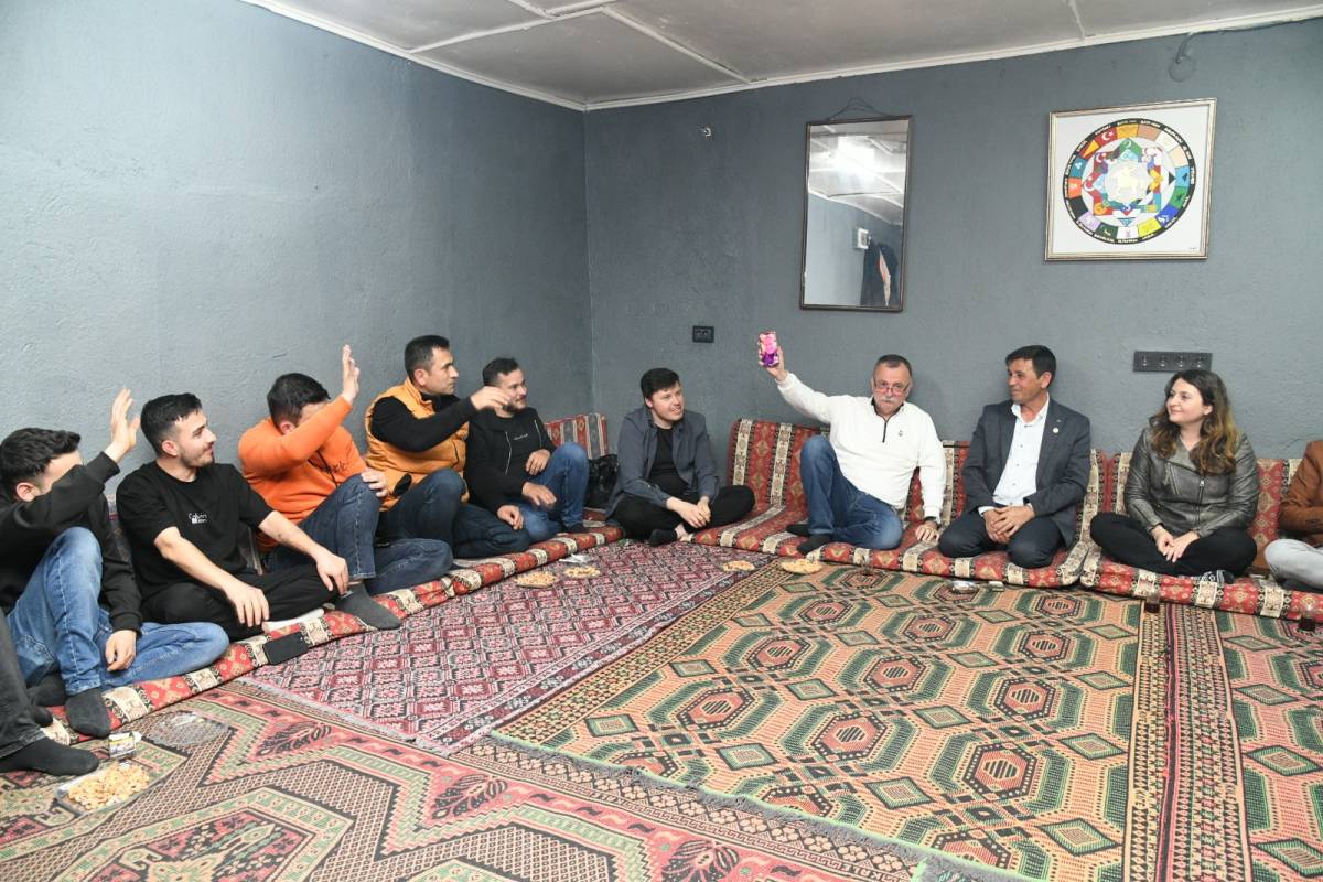 Başkan Balaban Akçaköy’de Gençlerle Buluştu