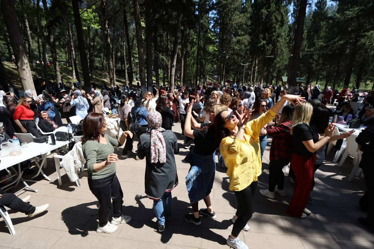 Yunusemre’de Hıdırellez ve Anneler Günü Coşkusu