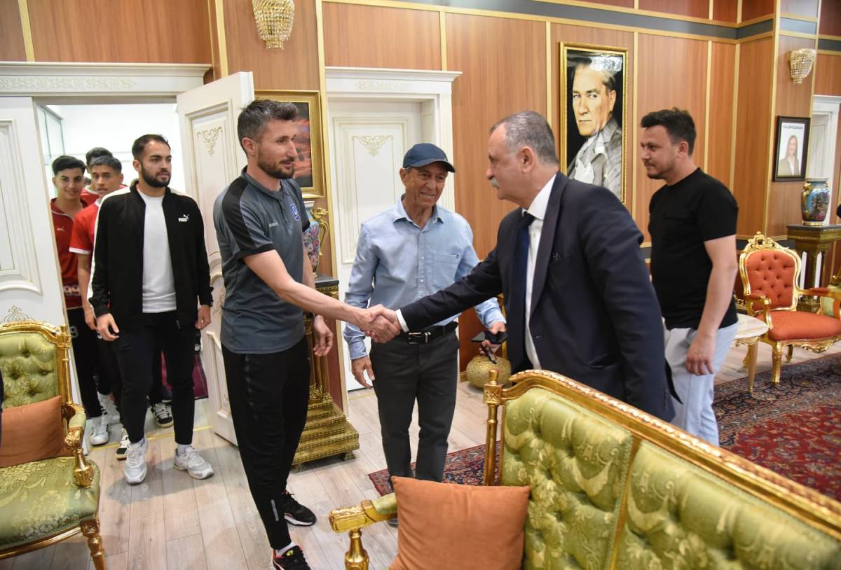 Şampiyona Yolcusu Gençlere Başkan Balaban Desteği