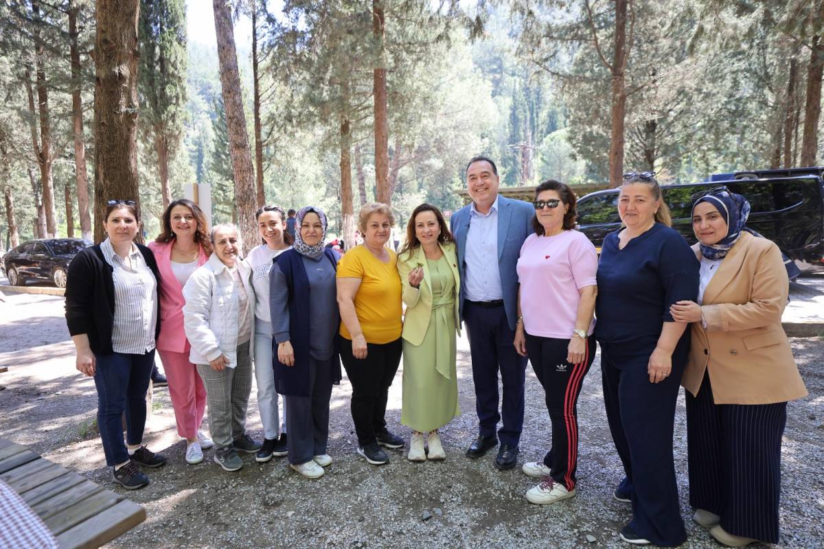 Yunusemre’de Hıdırellez ve Anneler Günü Coşkusu