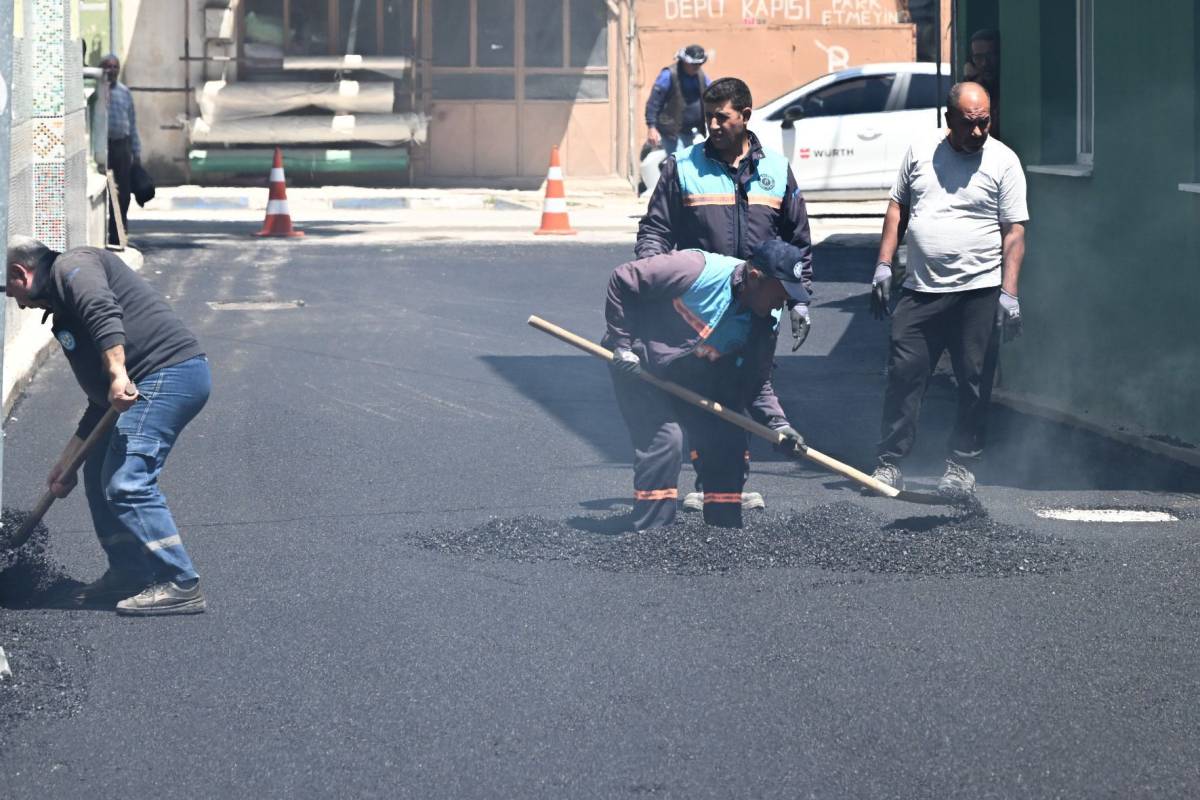 Muradiye’de Asfalt Seferberliği Hız Kazandı