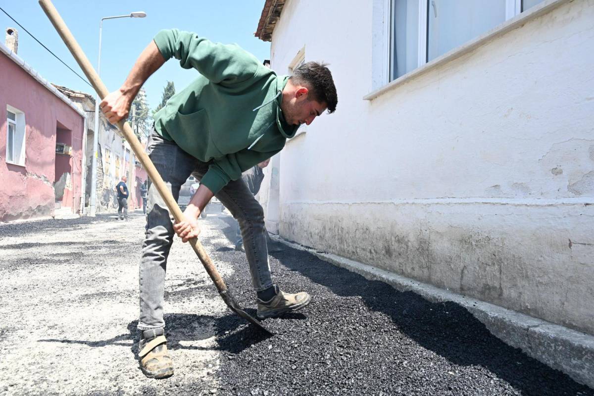 Muradiye’de Asfalt Seferberliği Hız Kazandı