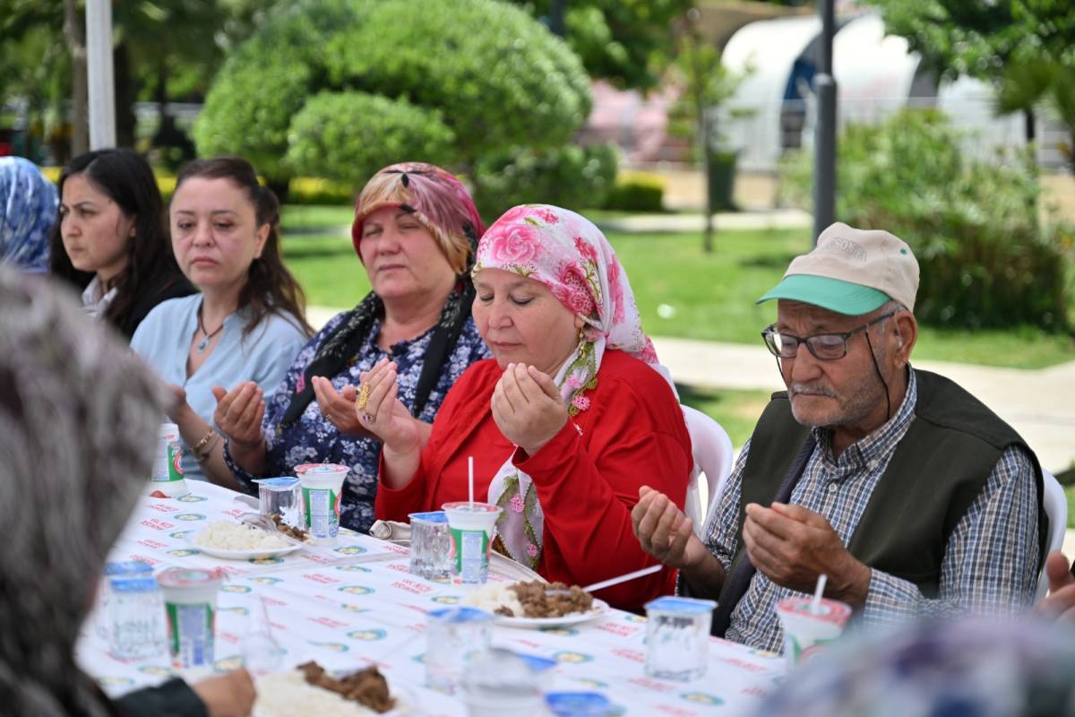 Dilek Mahallesi Şehitleri Dualarla Anıldı