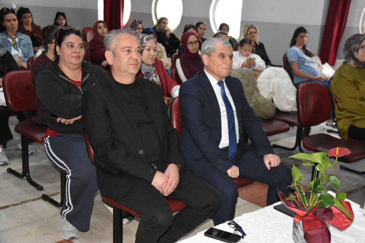 Yunusemre’de Aile Eğitimleri Programı Sürüyor