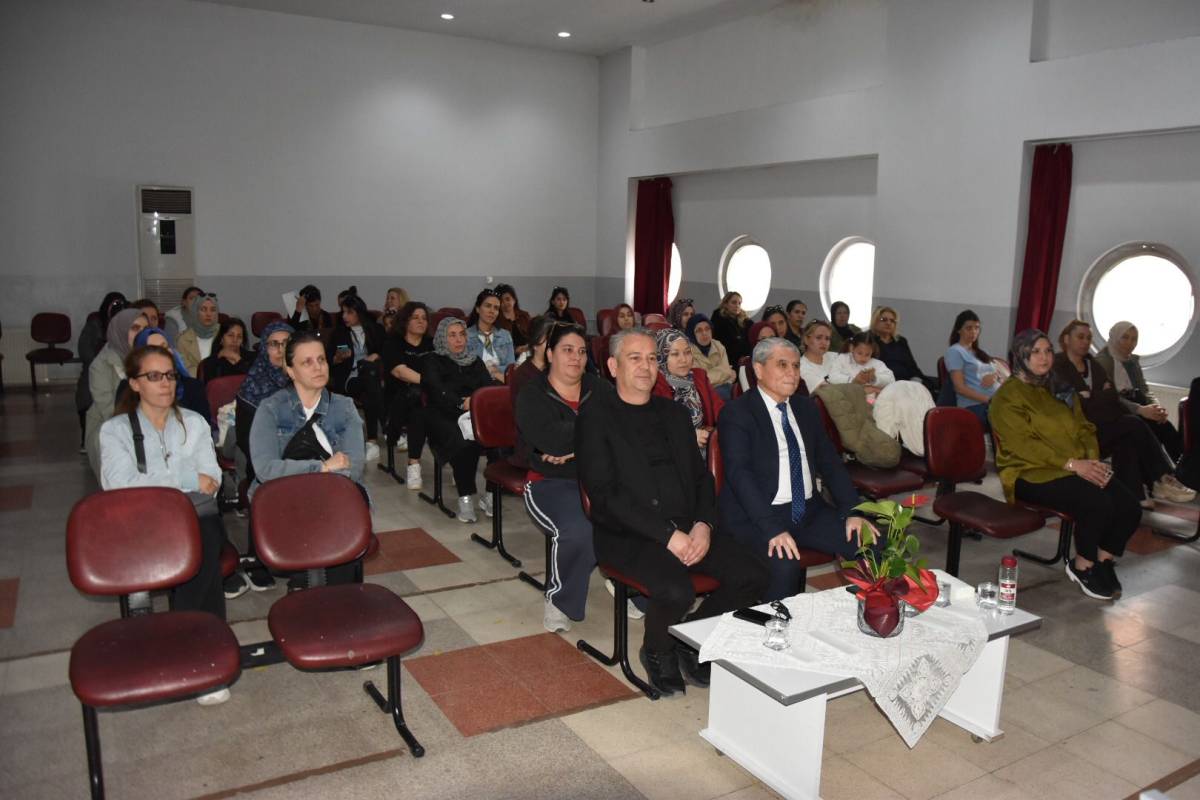 Yunusemre’de Aile Eğitimleri Programı Sürüyor